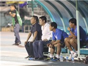 Bóng đá anh, ngoại hạng anh, lịch thi đấu euro 2012, Từ tiếng "còi ép": Phận con nhà nghèo
